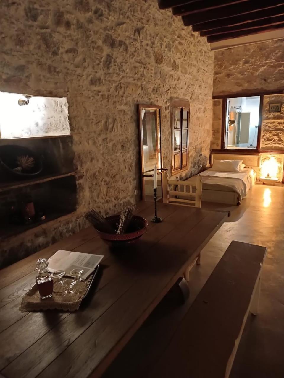 Latmos 1860 Villa Skala  Bilik gambar